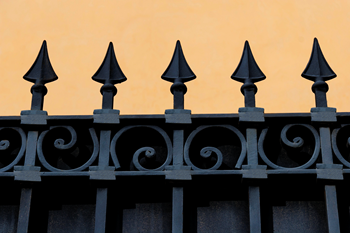 Výber 14 farebných odtieňov s atraktívnym liatinovým vzhľadom. Možnosť individuálnych receptúr. Pri požiadavke na vyššiu mechanickú a chemickú odolnosť náteru je možné tónovať do špeciálnej "PUR" bázy.